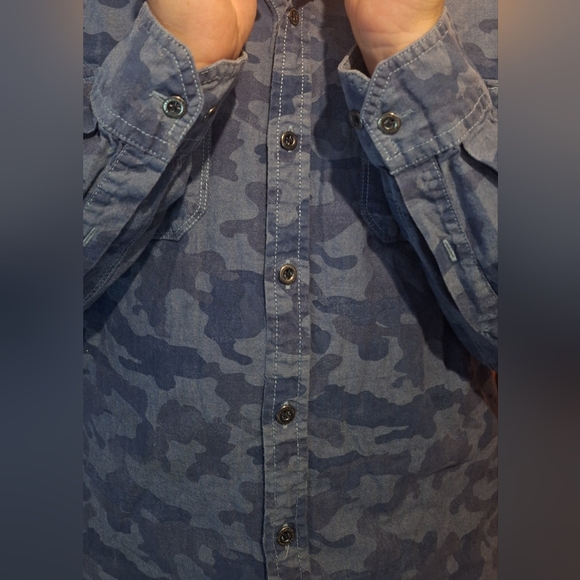 ROCK & REPUBLIC long sleeve button-down shirt. Size M - Picture 5 of 9